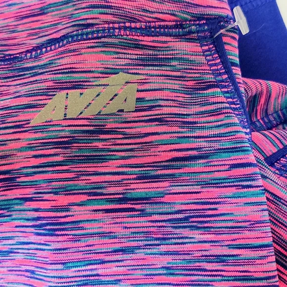 AVIA Capri-Length Leggings, Size Medium - Picture 5 of 5